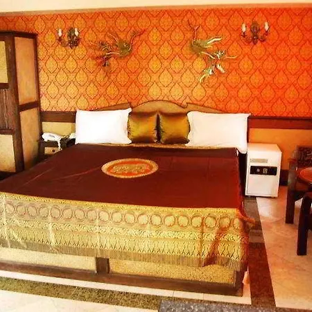 13 Coins Airport Hotel Min Buri